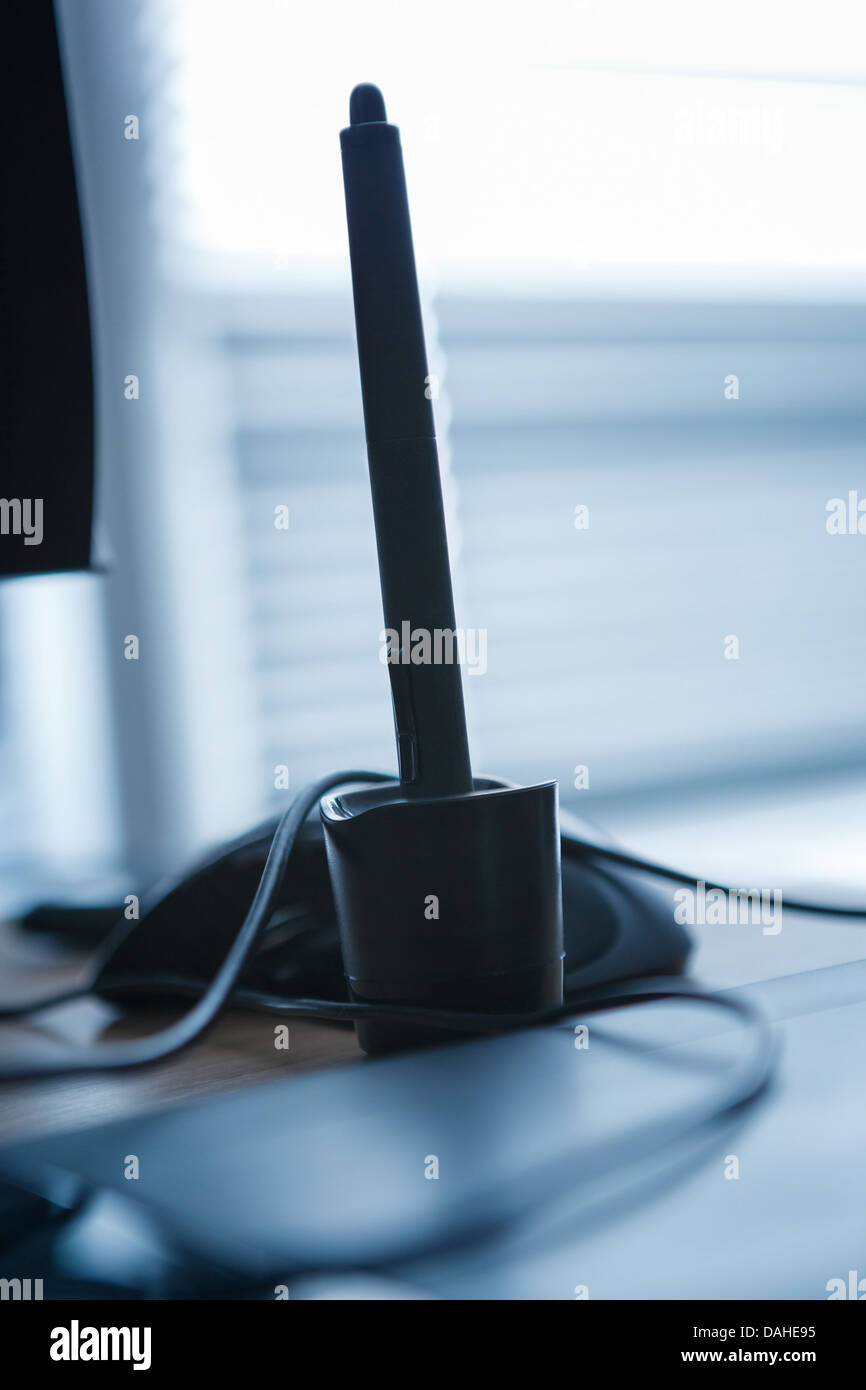 Nahaufnahme von Grafiktablett mit Stift im Stifthalter Stockfoto