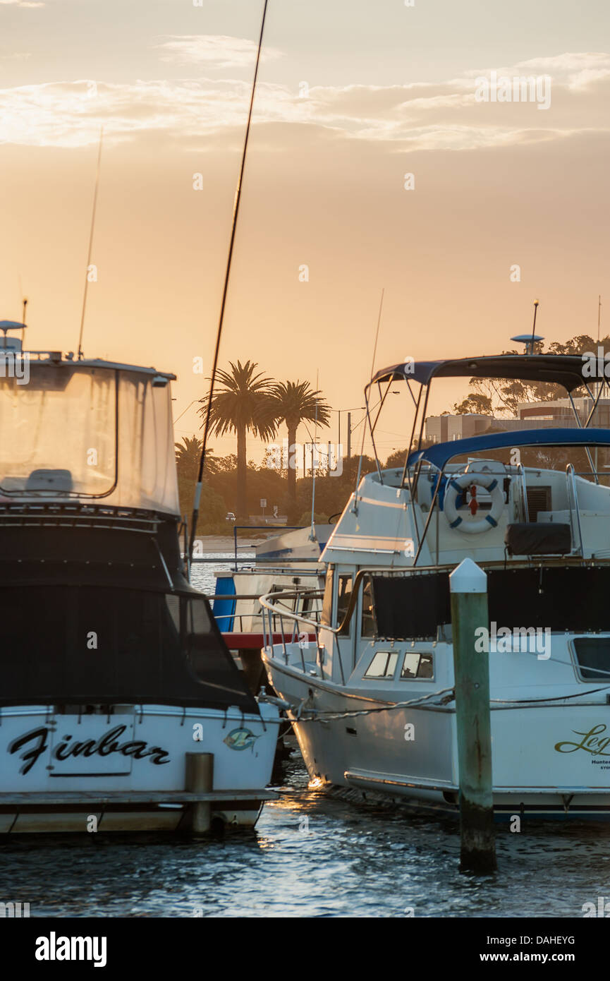 Der Bootshafen am Angelgewässer Stadt- und Touristenzentrum von Lakes Entrance in Gippsland, Victoria. Stockfoto
