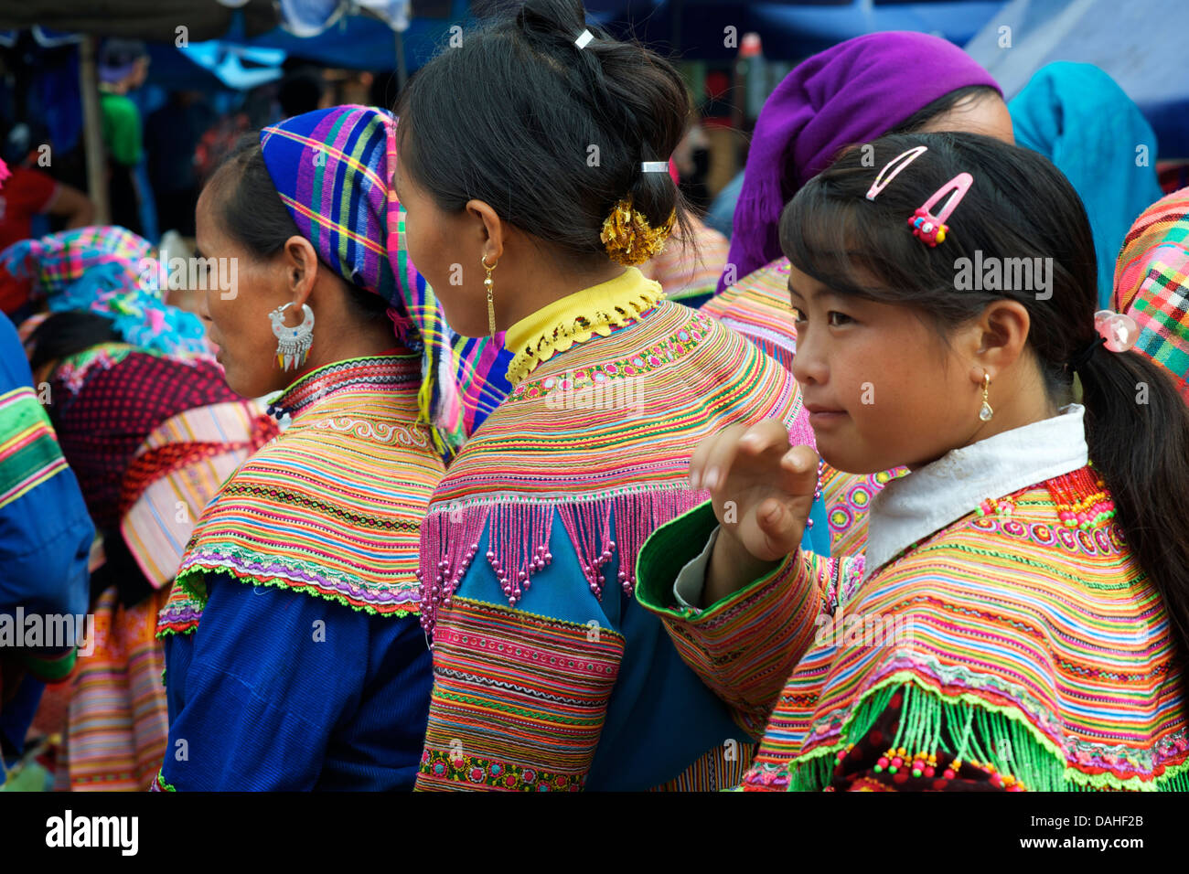 Flower Hmong Frauen Markt Bac Ha, Vietnam Stockfoto