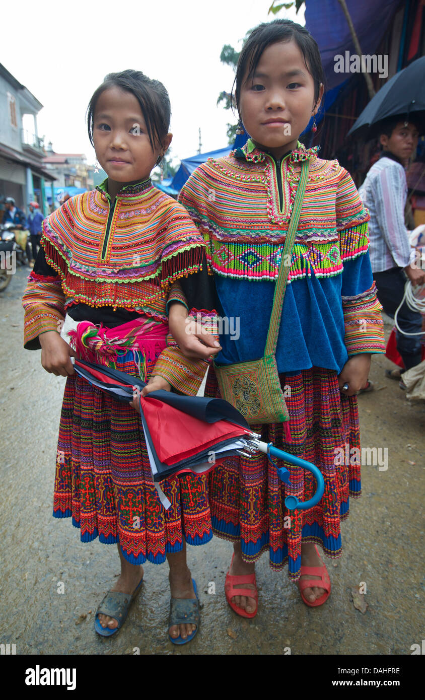 Blumenmädchen Hmong, Bac Ha, Provinz Lao Cai, Vietnam Stockfoto
