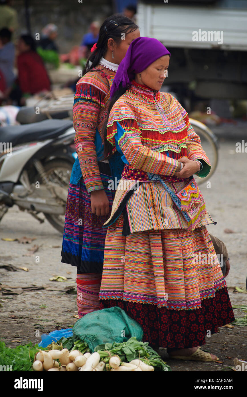 Flower Hmong Frauen, Bac Ha, Provinz Lao Cai, Vietnam Stockfoto