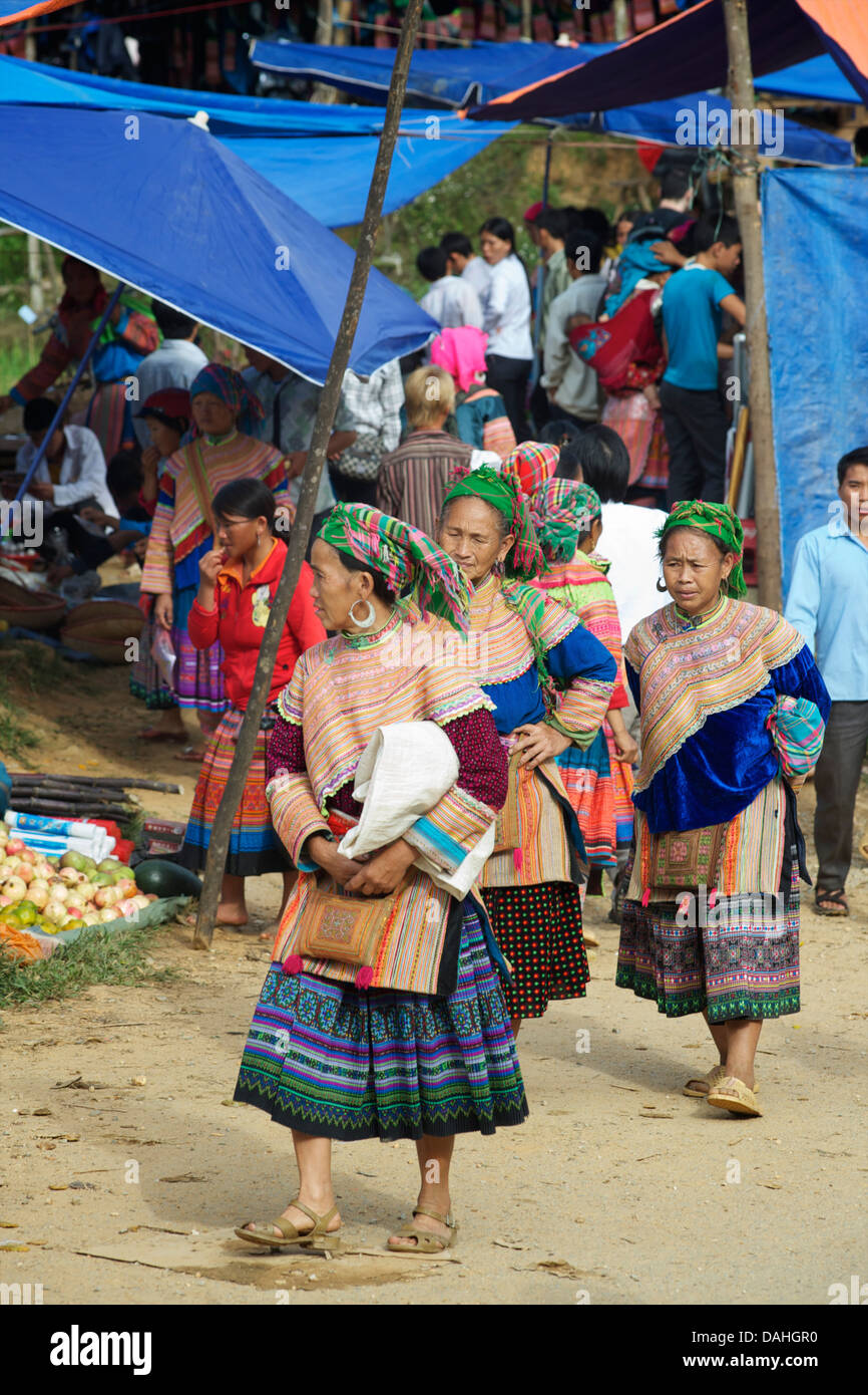 Bergvolk Flower Hmong Frauen Markt, Coc Ly, Vietnam Stockfoto