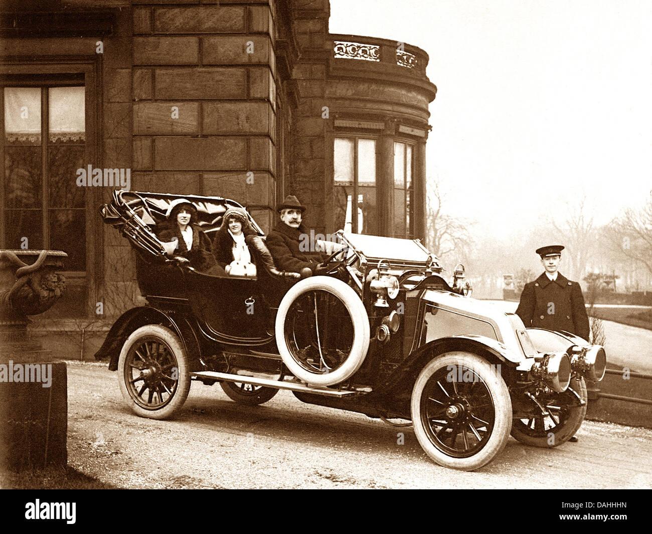 Renault Auto mit Chauffeur frühen 1900er Jahren Stockfoto