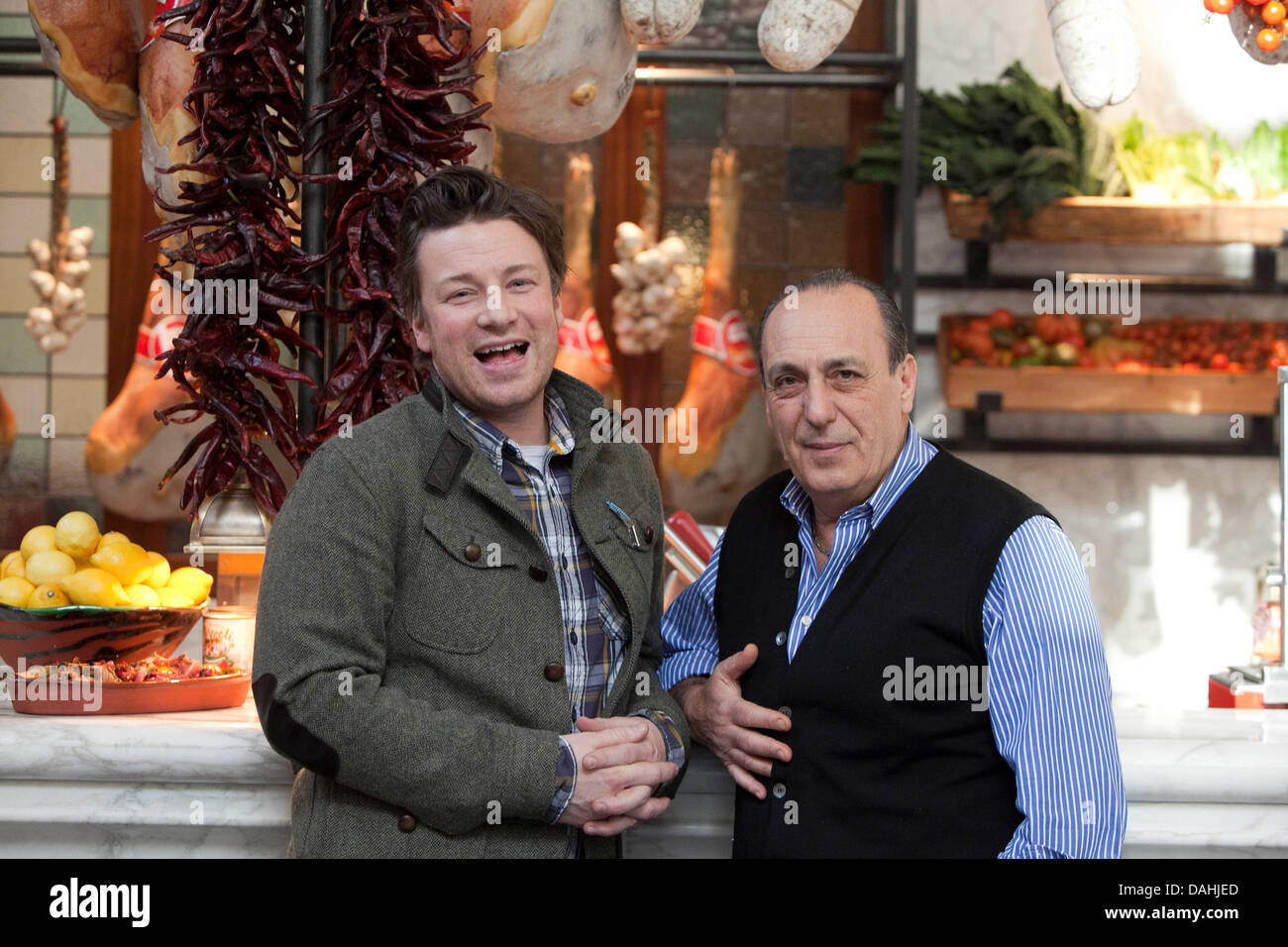 Jamie Oliver mit Koch Gennaro Contaldo Stockfotografie - Alamy