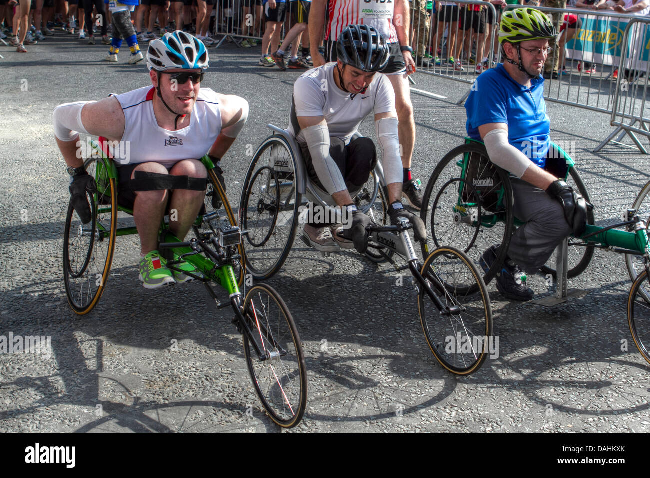 Leeds, UK. 14. Juli 2013. Leeds 10K Jane Tomlinson Lauf für alle Veranstaltungsguthaben 14. Juli 2013: Ewa Skibinska/Alamy Live-Nachrichten Stockfoto
