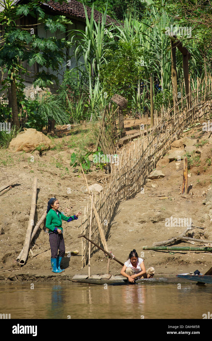 Reisen auf dem Fluss Nang und Ba, See. Vietnam Stockfoto