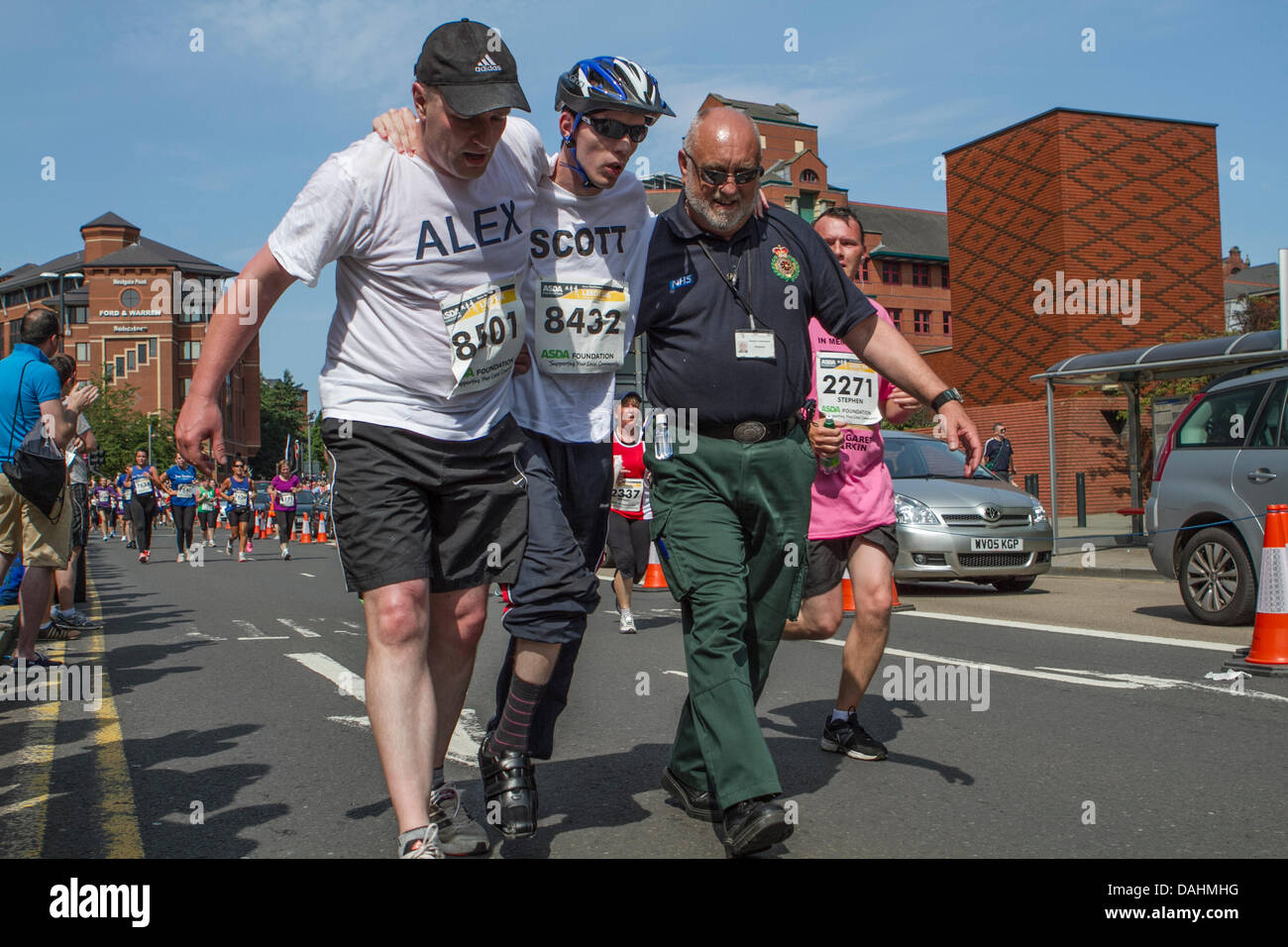 Leeds, UK. 14. Juli 2013. Leeds 10K Jane Tomlinson Lauf für alle Veranstaltungsguthaben 14. Juli 2013: Ewa Skibinska/Alamy Live-Nachrichten Stockfoto