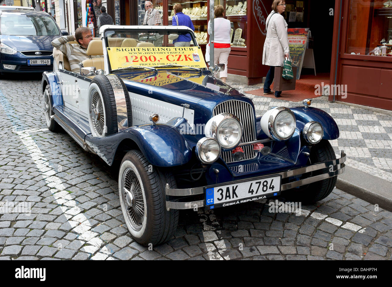 Vintage Sightseeing Auto wenig Viertel Mala Strana Prag Tschechien Böhmen Stockfoto