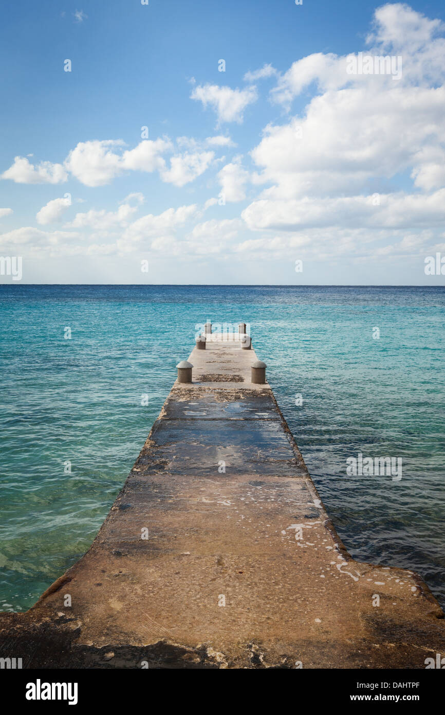 Ein Stein-dock mit Meerblick in Playa Azul Cozumel, Mexiko Stockfoto