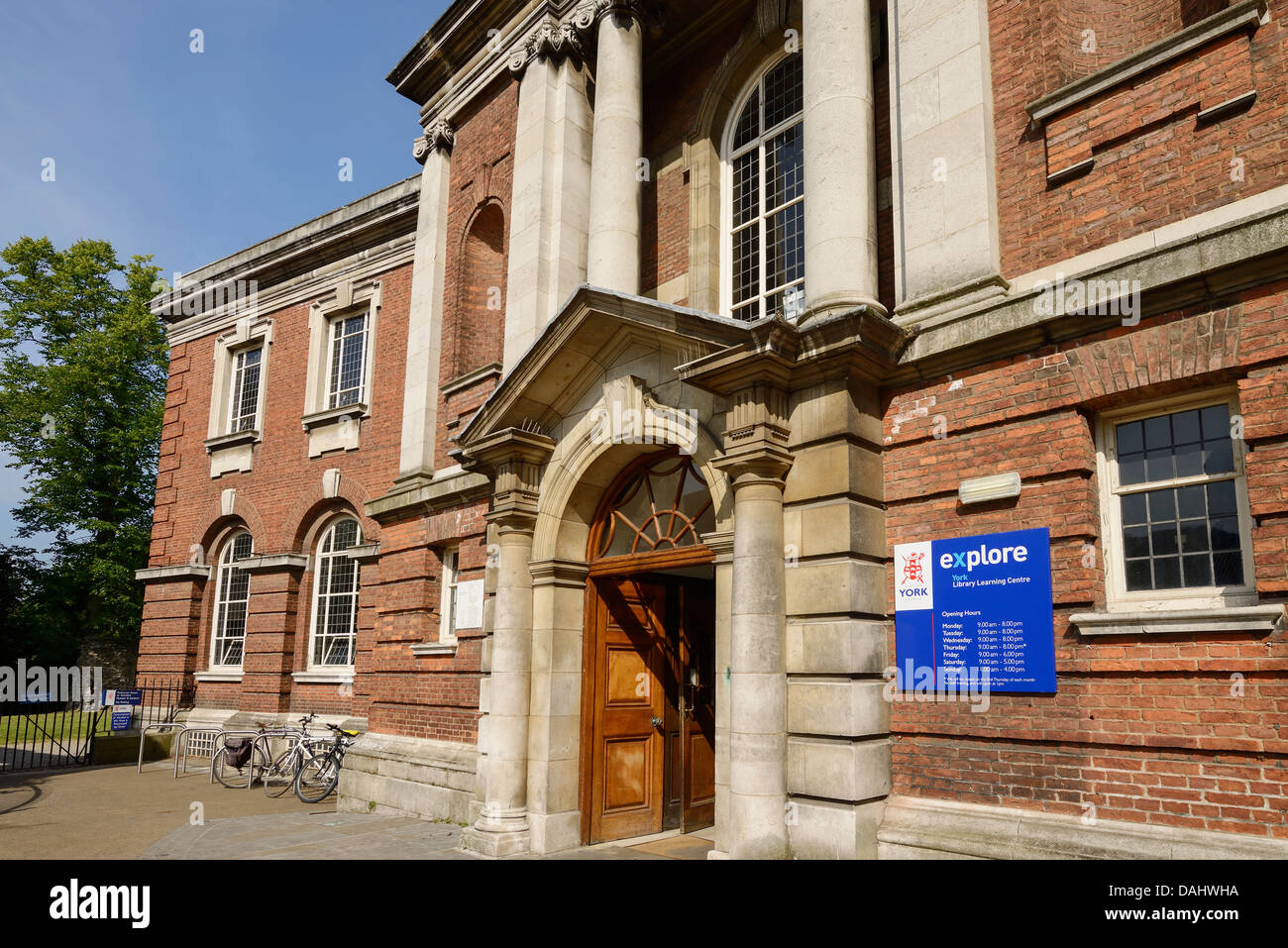 Der Eingang zum erkunden York Library Learning Center im Stadtzentrum von York UK Stockfoto