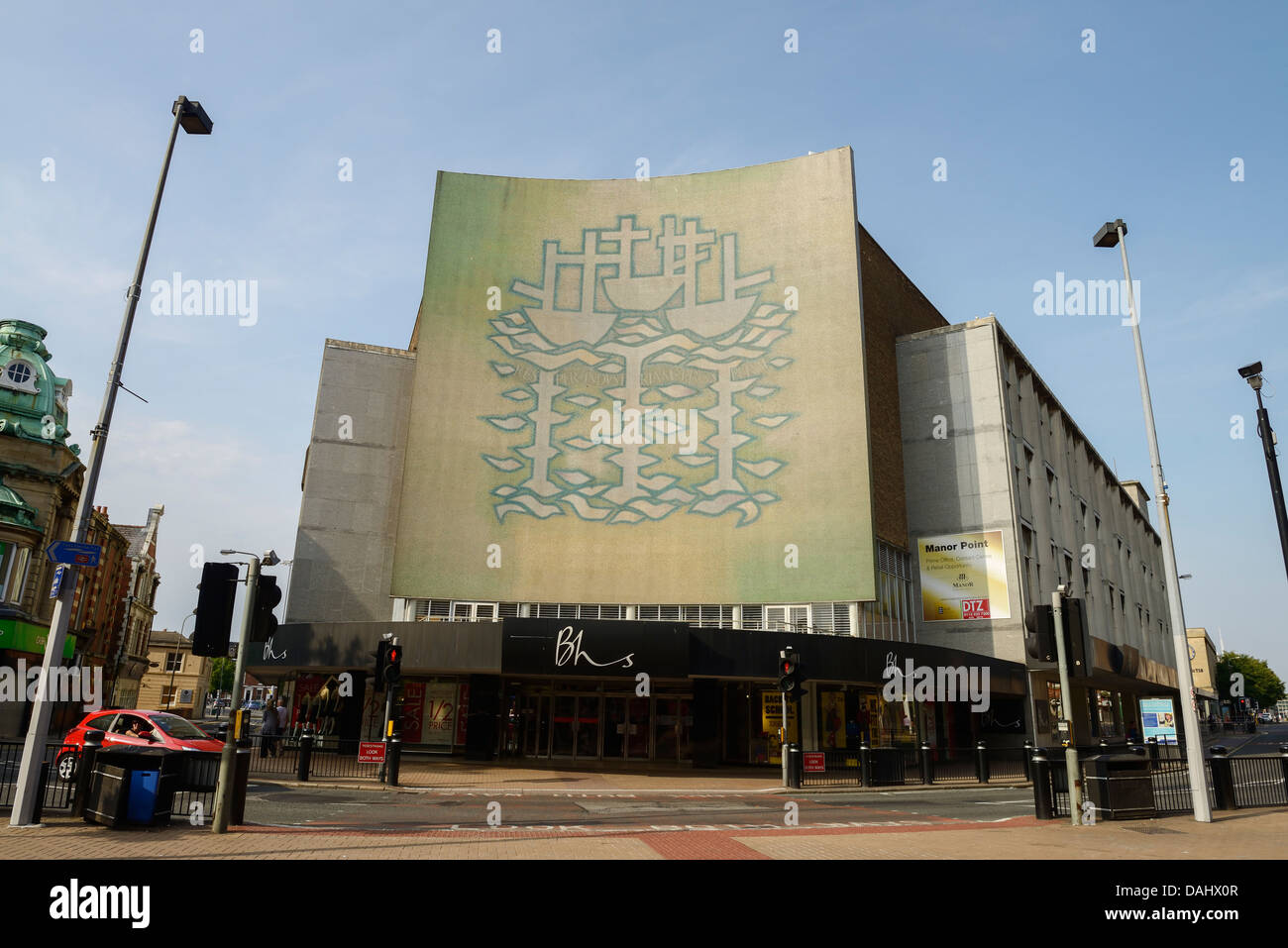 Drei Schiffe Mosaik an der Fassade eines BHS Stores in Hull City centre UK Stockfoto