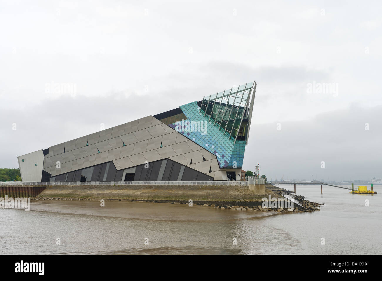 Die tiefen Aquarium mit Blick auf den Fluss Humber Hull UK Stockfoto
