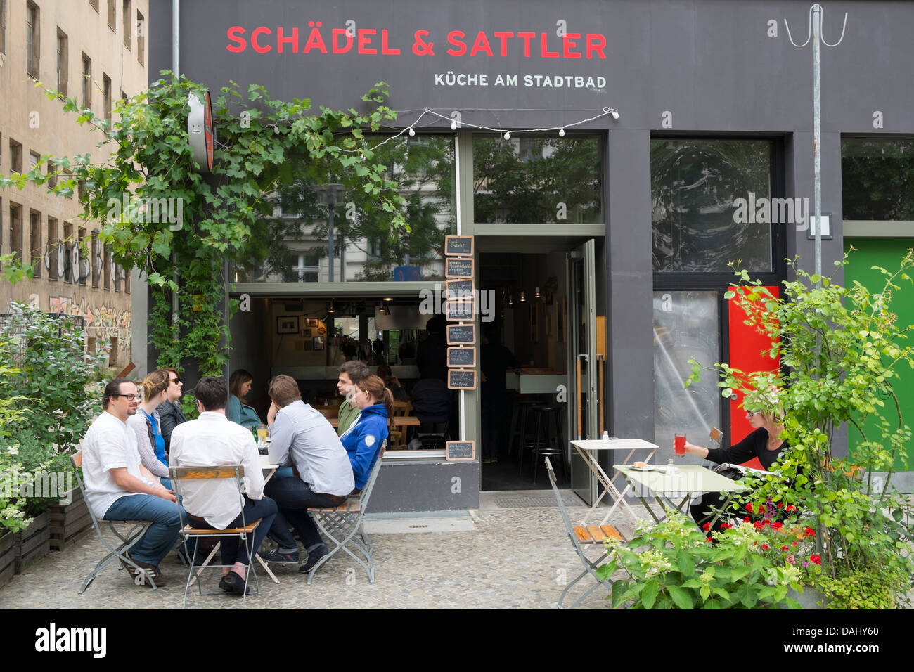 Kleine Pflaster-Restaurant im böhmischen Prenzlauer Berg in Berlin Deutschland Stockfoto
