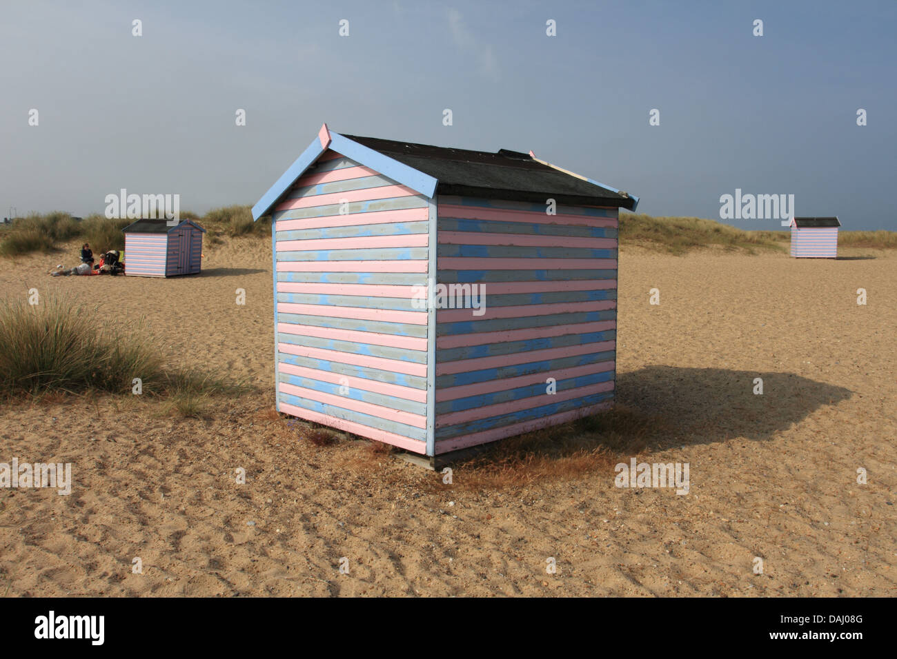 gestreifte Strandhütten, am Strand von Great Yarmouth, Norfolk, Großbritannien Stockfoto