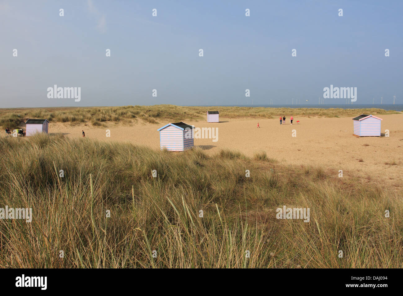 Scroby Strandhütten, gestreifte Strandhütten, Norfolk, Großbritannien Stockfoto