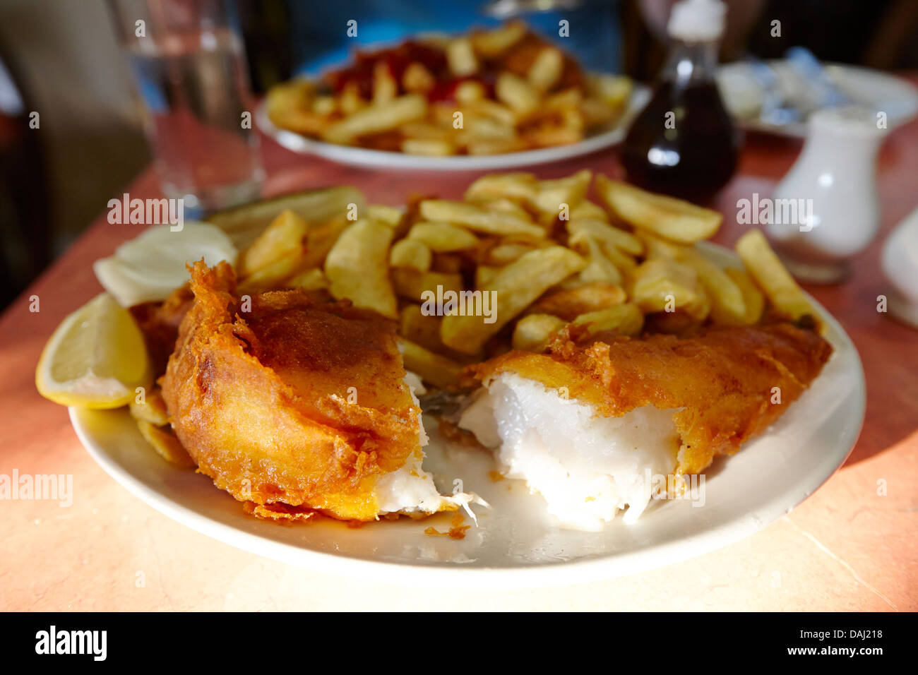 COD Fish &amp; Chips in einem Restaurant in London, England uk Stockfoto