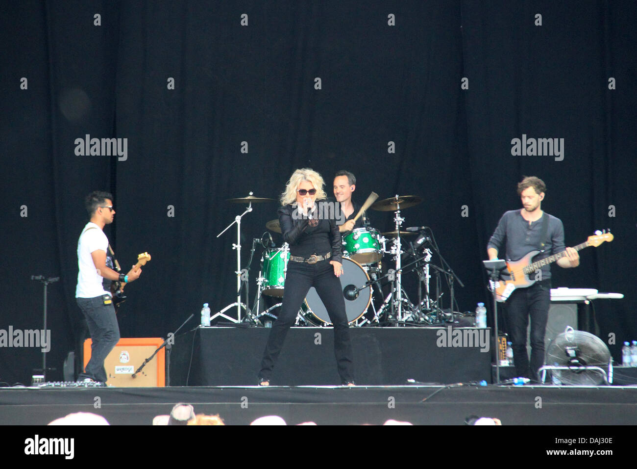 Kim Wilde, magischen Sommer leben, Sonntag, 14. Juli 2013, Guildford, Surrey, UK. Erscheinen am zweiten Tag des Musikfestivals live Acts enthalten Bryan Adams, James Morrison, Squeeze, Level 42, Kim Wilde und Charley Farley Sonntag vier. Stoke Park, Guildford, Surrey, England, Vereinigtes Königreich. Bildnachweis: Ian Flasche/Alamy Live-Nachrichten Stockfoto