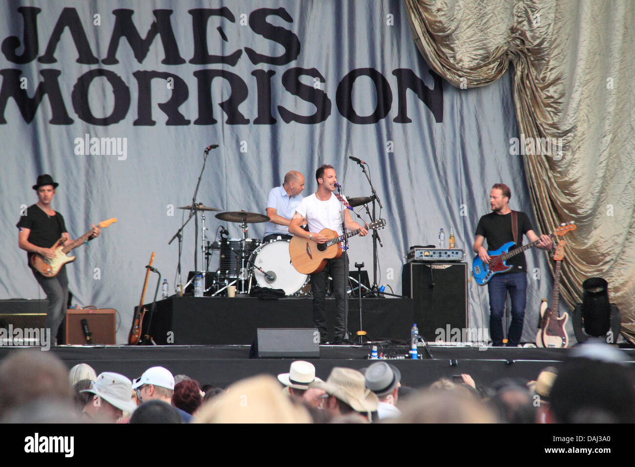 James Morrison, magischen Sommer leben, Sonntag, 14. Juli 2013, Guildford, Surrey, UK. Erscheinen am zweiten Tag des Musikfestivals live Acts enthalten Bryan Adams, James Morrison, Squeeze, Level 42, Kim Wilde und Charley Farley Sonntag vier. Stoke Park, Guildford, Surrey, England, Vereinigtes Königreich. Bildnachweis: Ian Flasche/Alamy Live-Nachrichten Stockfoto
