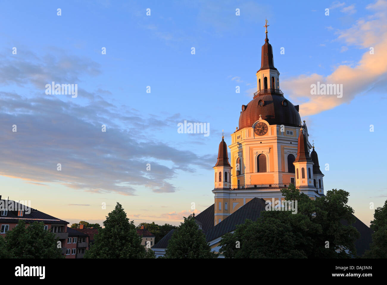 Stockholm, Schweden. Blick über Katarina Kirche und Dach Tops auf Sodermalm (Södermalm) in der Dämmerung. Stockfoto