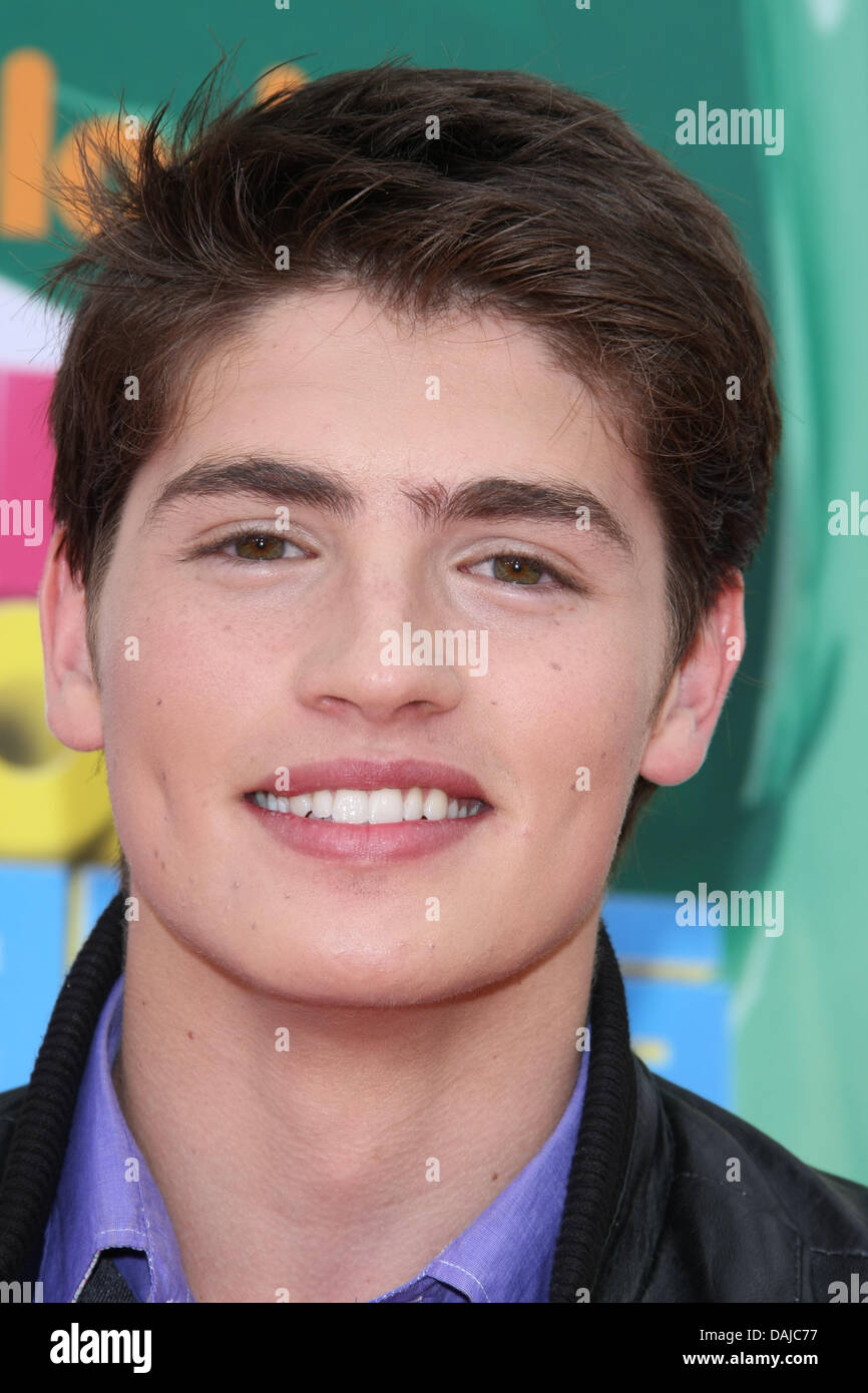 US-amerikanischer Schauspieler Gregg Sulkin besucht der Nickelodeon Kids' Choice Awards an Galen Center in Los Angeles, USA, 2. April 2011. Foto: Hubert Boesl Stockfoto