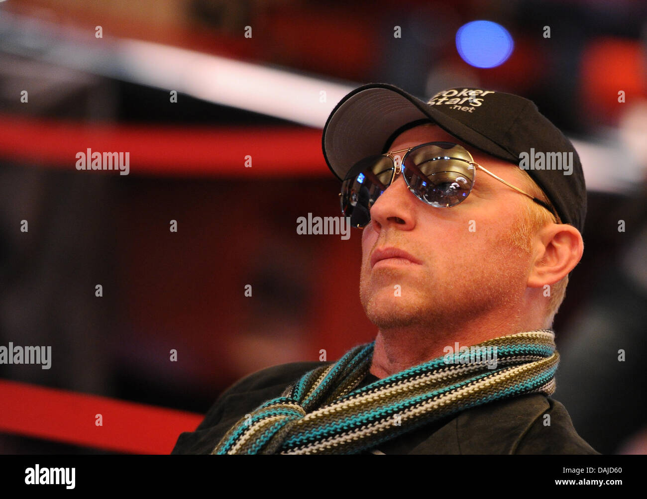 Ehemaliger deutscher Profi-Tennisspieler Boris Becker sitzt an einem Kartentische im Casino Berlin während der Berlin-Poker-Turnier der European Poker Tour (EPT) in Berlin, Deutschland, 5. April 2011. Das Turnier bestehend aus 800 Teilnehmern findet bis zum 10. April 2011. Das Turnier mit 800 Teilnehmern findet bis zum 10. April. Foto: Jens Kalaene Stockfoto