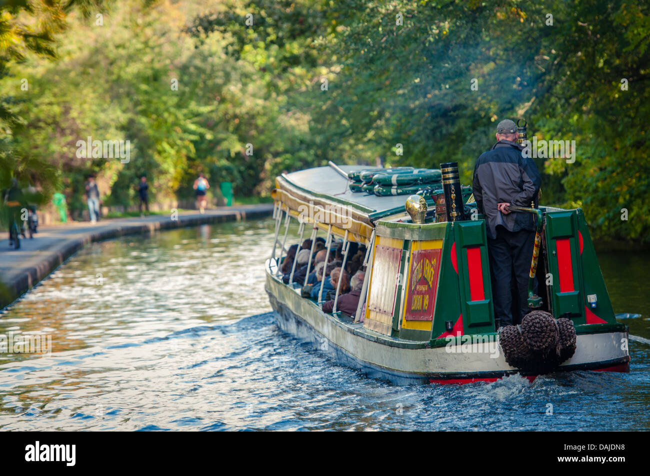 Longboat am Regents Kanal, London Stockfoto