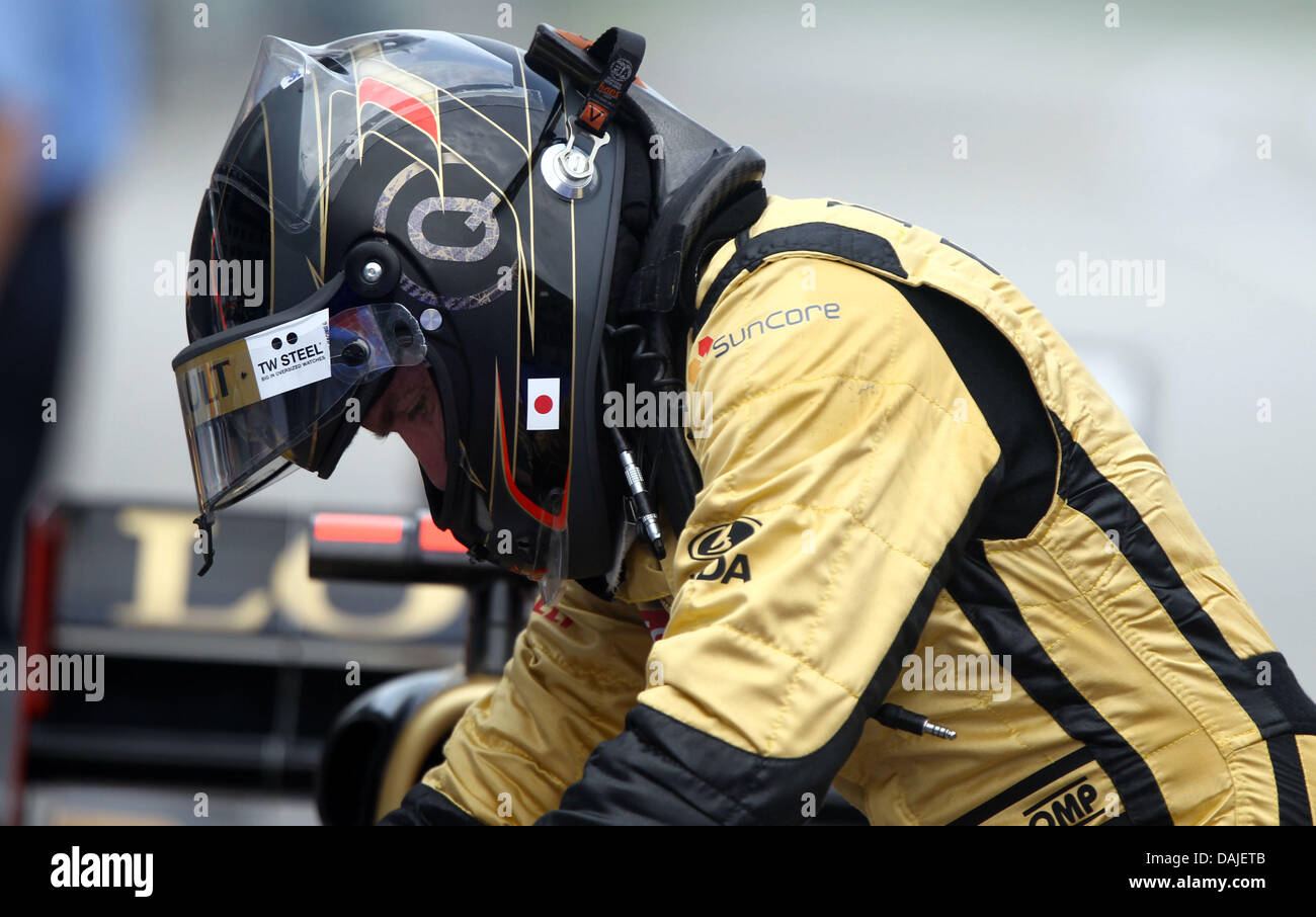 Deutsche Formel1-Fahrer Nick Heidfeld von Lotus Renault reagiert, nachdem er die sechste-Bestzeit im Qualifying-Session auf dem Sepang Circuit außerhalb Kuala Lumpur, Malaysia, 9. April 2011 getaktet. Der Formel 1 Grand Prix von Malaysia stattfinden am 10. April 2011. Foto: Jens Buettner dpa Stockfoto