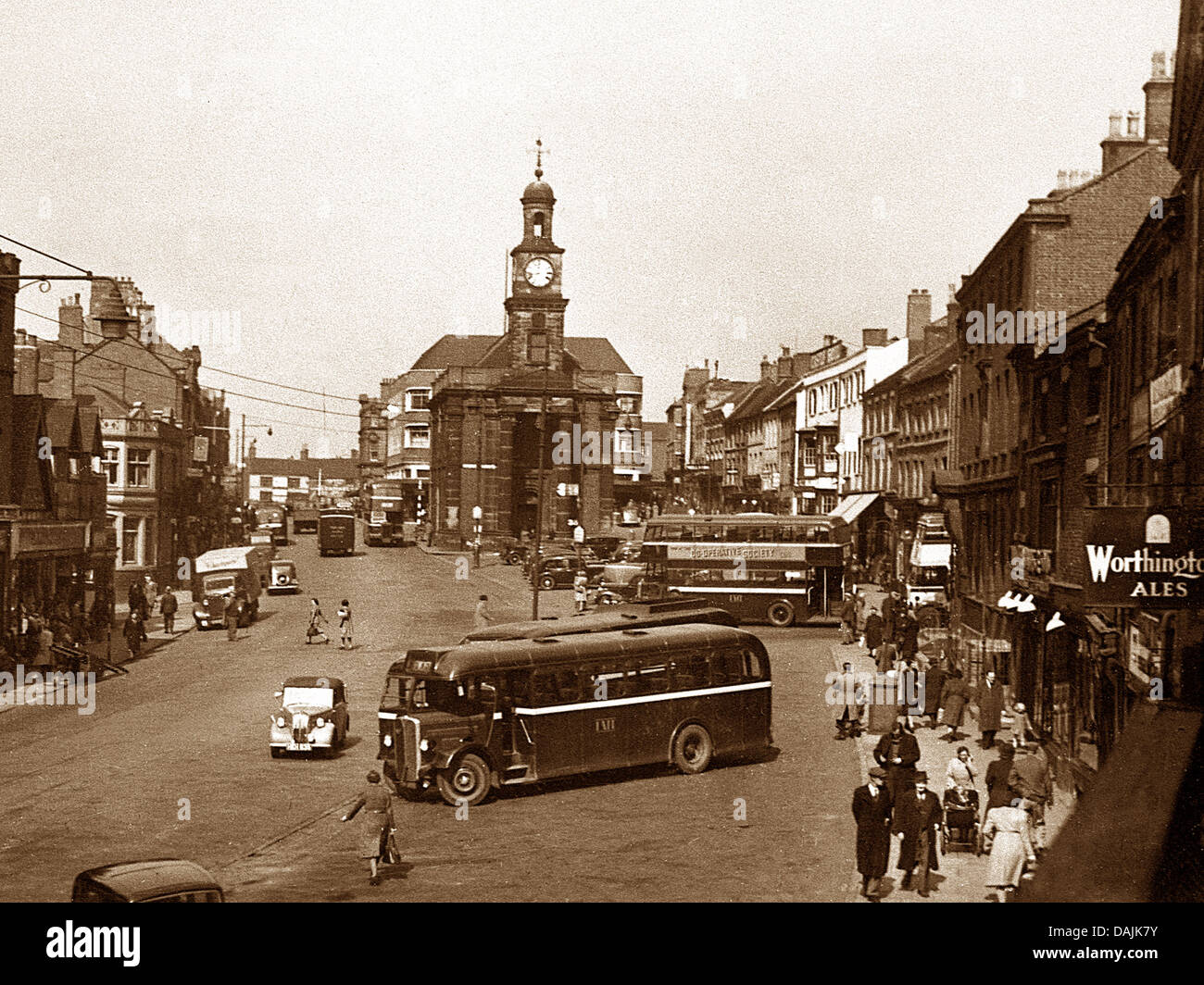 Newcastle nach Lyme High Street wahrscheinlich der 1940er Jahre Stockfoto