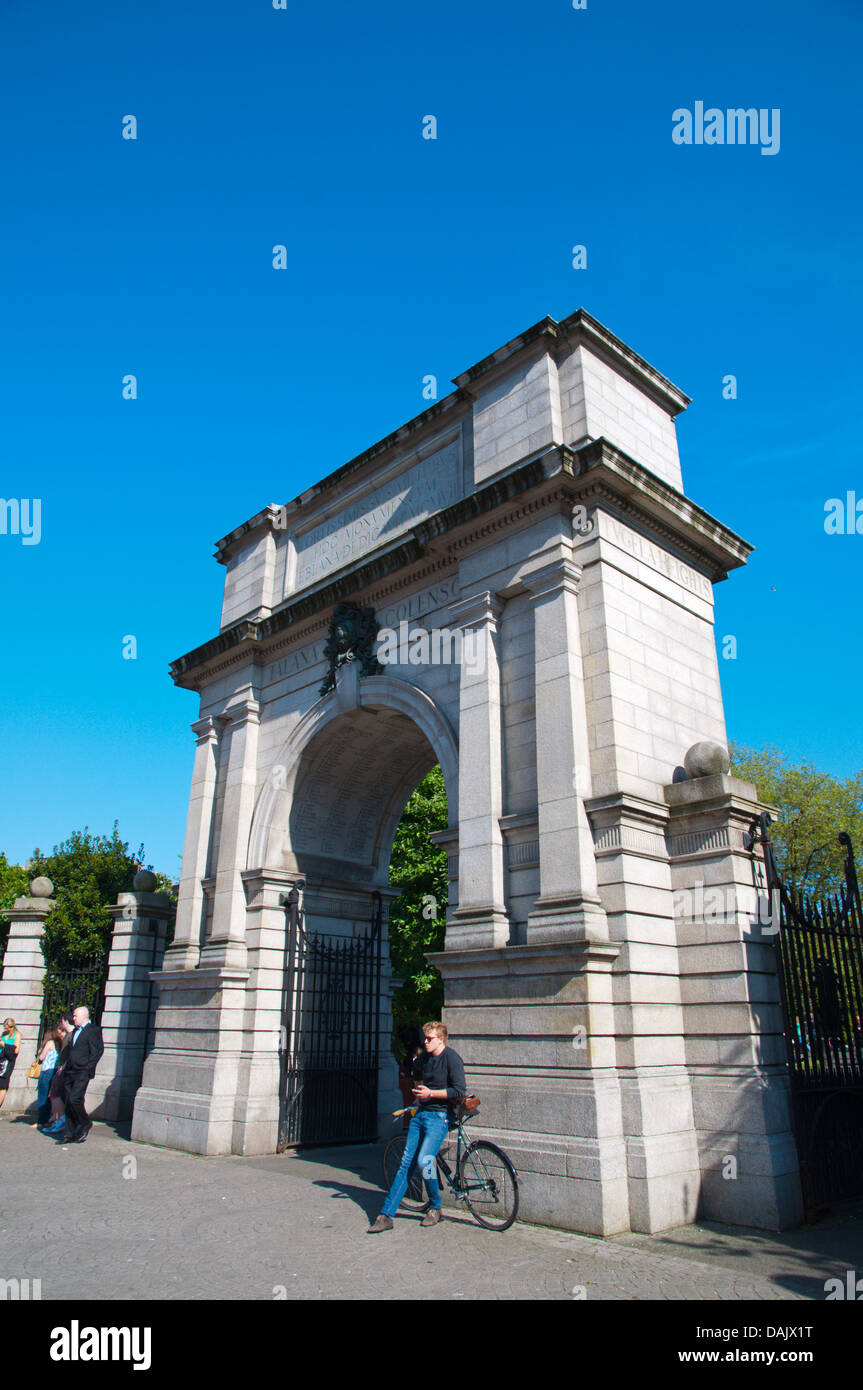 Fusilliers Bogen (1907), früher bekannt als Traitors Gate außerhalb St. Stephens Green Park (1663) Dublin Irland Mitteleuropa Stockfoto