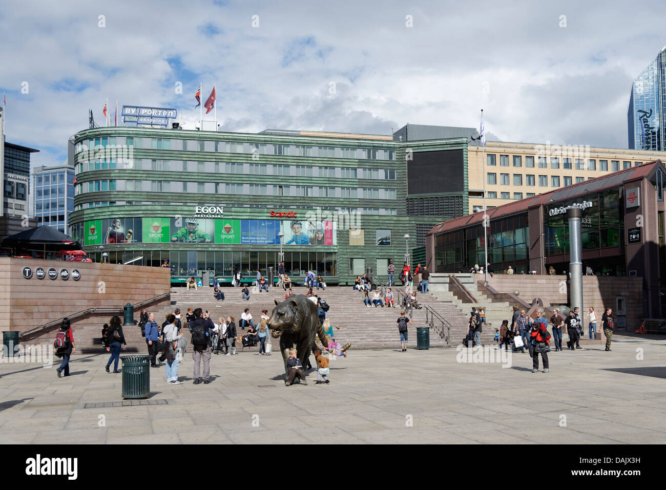 Jernbanetorget, Railway Square, Bahnhofsvorplatz Stockfoto