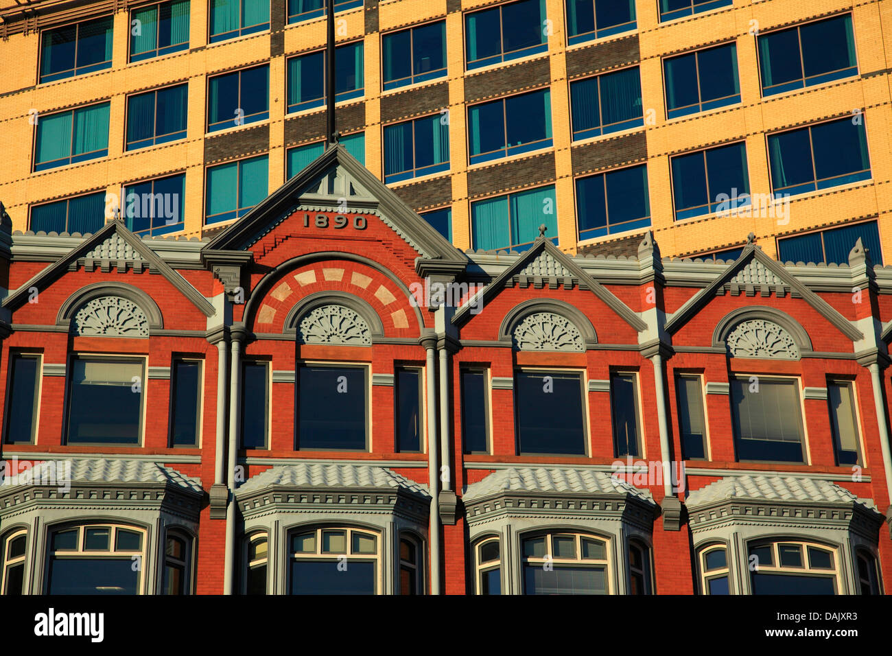 Historisches Gebäude mit architektonischen Details auf Elgin Street Stockfoto