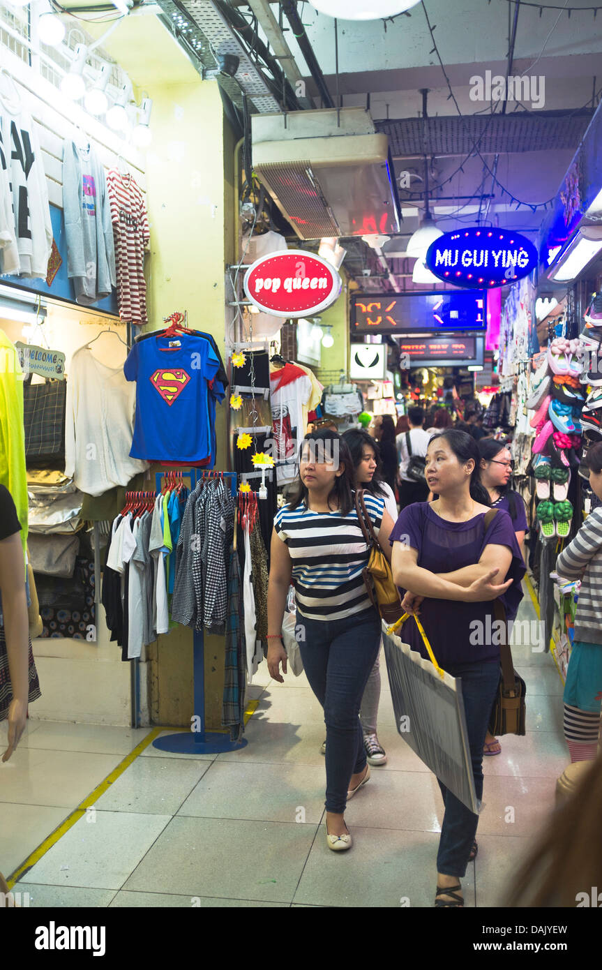 dh Markt Bugis Street BUGIS VILLAGE Singapur asiatische Mädchen Tuch Einkaufen im Markt Einkaufszentrum Komplex Stockfoto