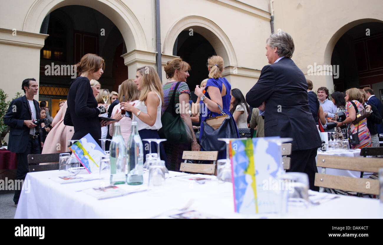 Der Vorsitzende Abendessen während der DLD (Digital Life Design) Frauen bei Schumanns am 14. Juli 2012 in München. DLD Women ist eine Weltneuheit-Konferenz mit einem Fokus auf weibliche Märkte in Wirtschaft, Medien, Technologie, Gesellschaft, Gesundheitswesen Stockfoto