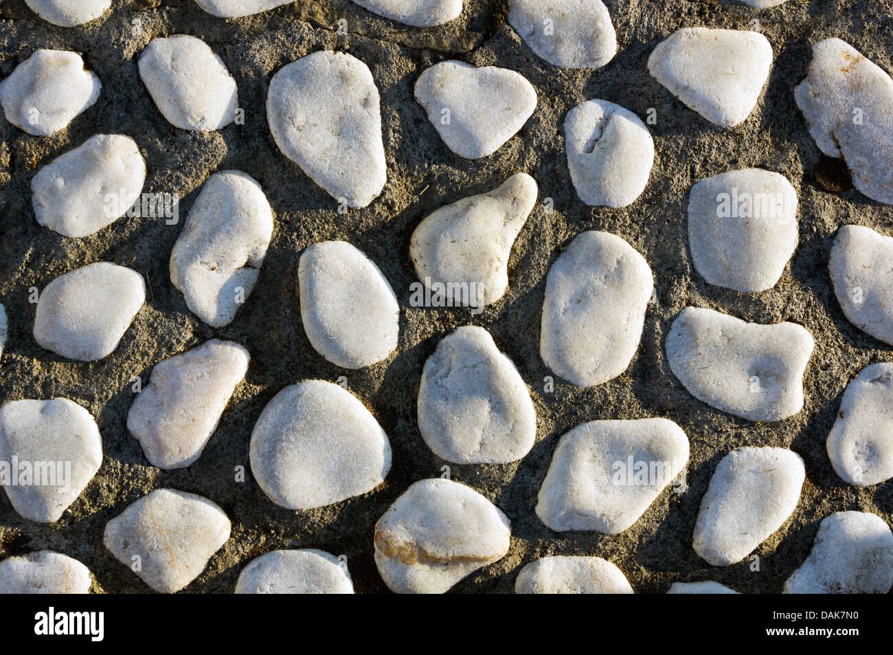 weiße strukturierte Steinmuster Erdgeschoss Stockfoto
