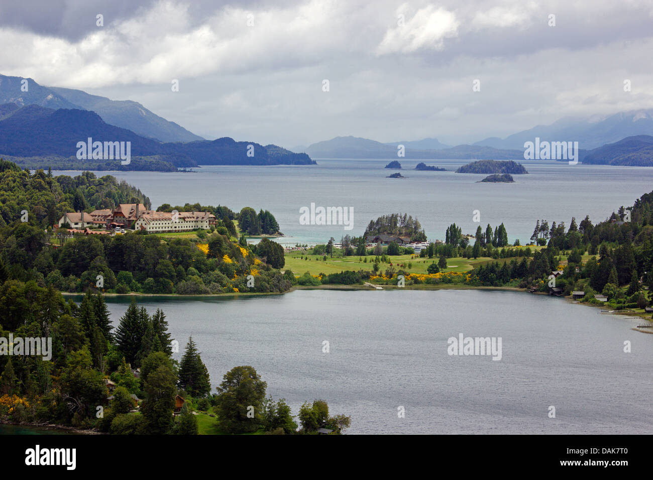 Llao Llao mit Lago Perito Moreno (vorne) und Lago Nahuel Huapi (hinten), von Bellavista, Argentinien, Patagonien, Anden, San Carlos de Bariloche Stockfoto