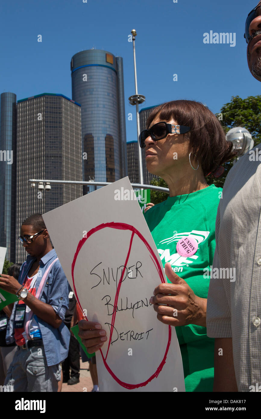 Angestellte des öffentlichen Dienstes protestieren Michigan Gouverneur Rick Snyder Ernennung eines Notfall-Managers zu Detroit kontrollieren. Stockfoto