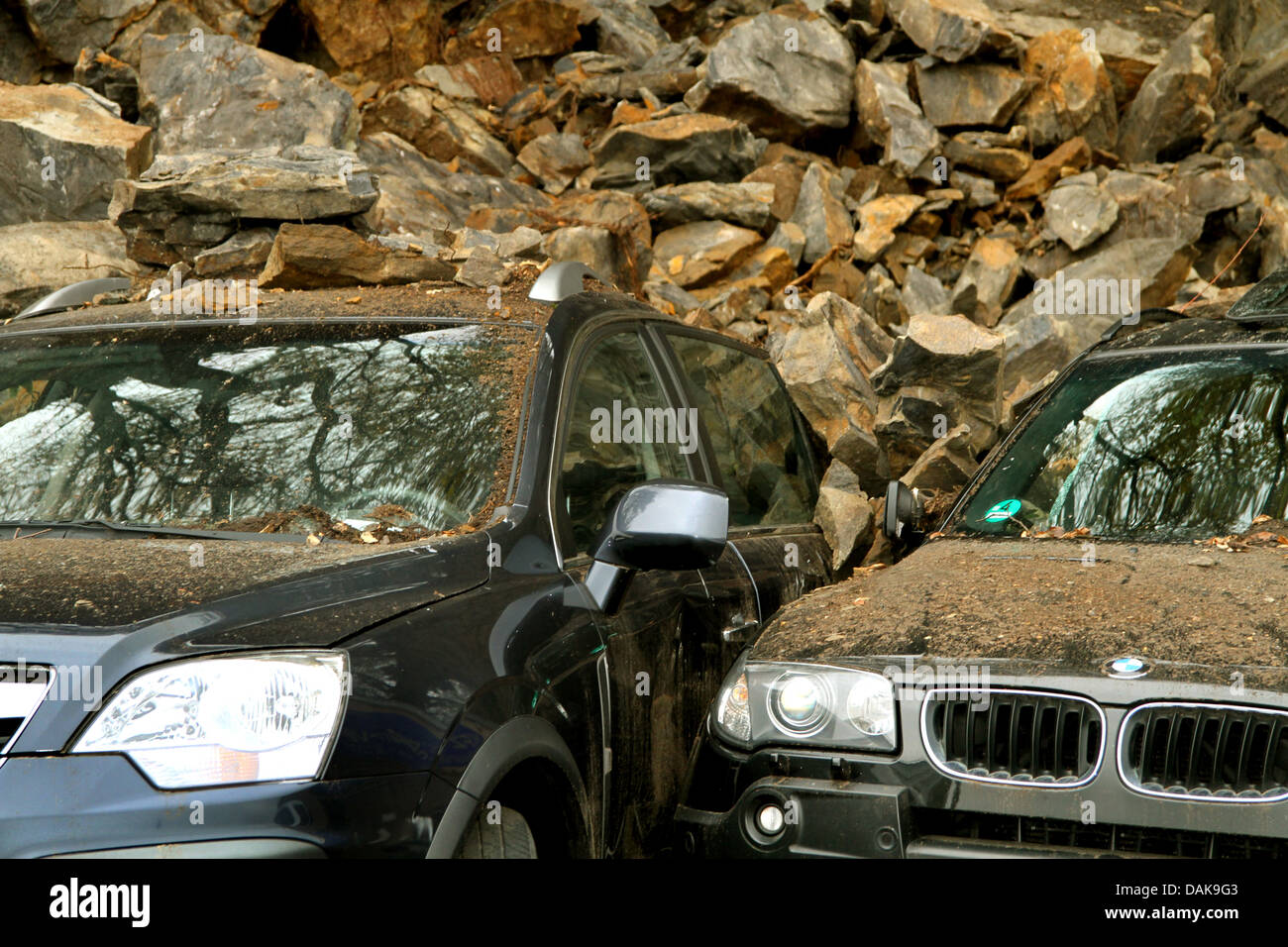 Totalverlust des Autos durch einen Felsen Bremsen aus Deutschland Stockfoto
