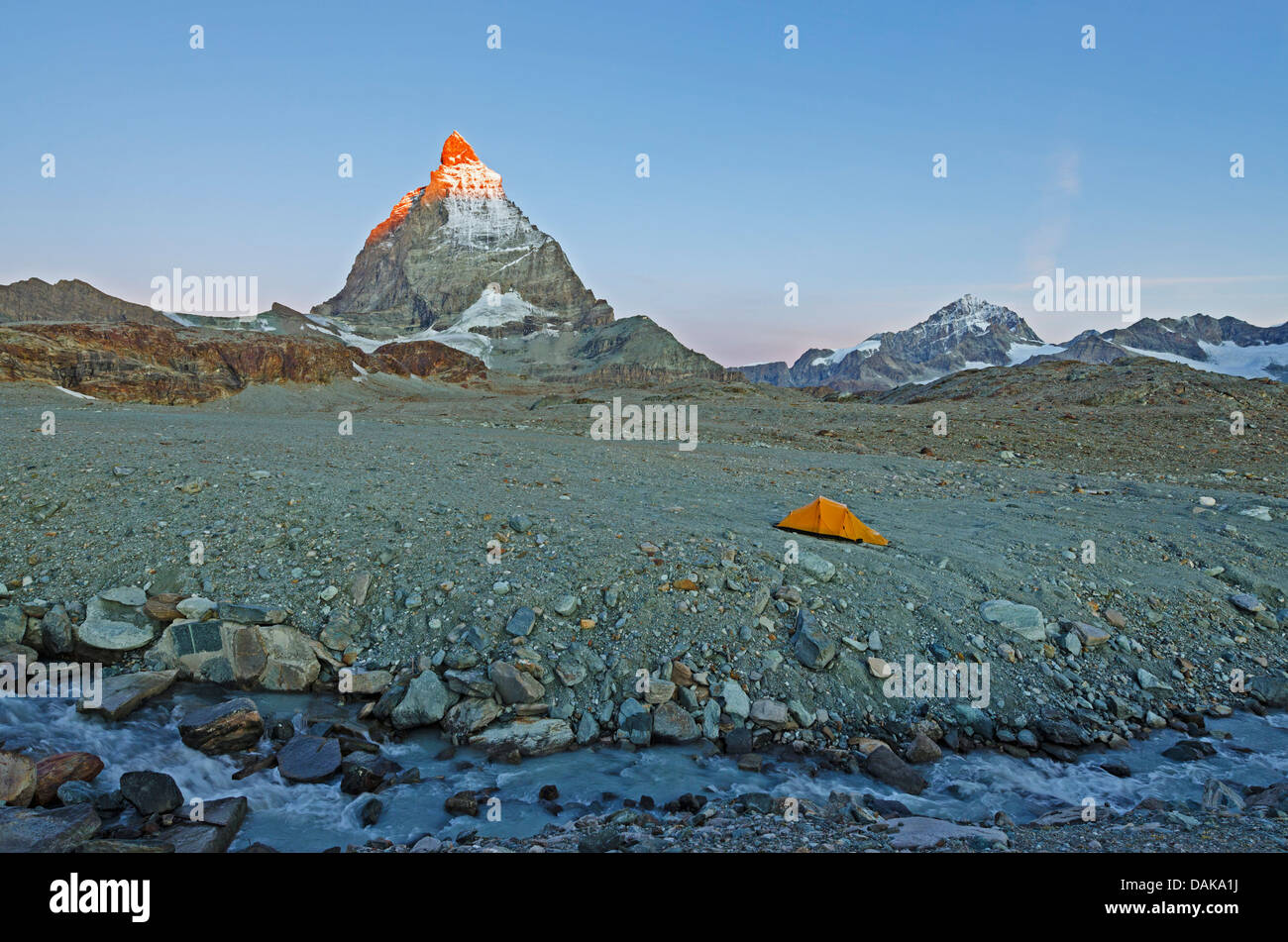 Camping in der Nähe von The Matterhorn (4478m), Zermatt, Schweizer Alpen, Schweiz, Europa Stockfoto