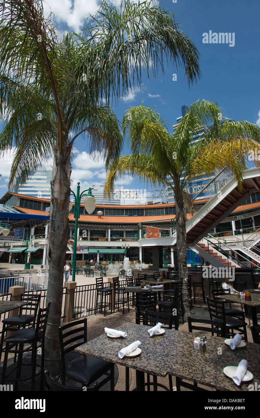 OUTDOOR-CAFE JACKSONVILLE LANDING NORDUFER WATERFRONT JACKSONVILLE FLORIDA USA Stockfoto