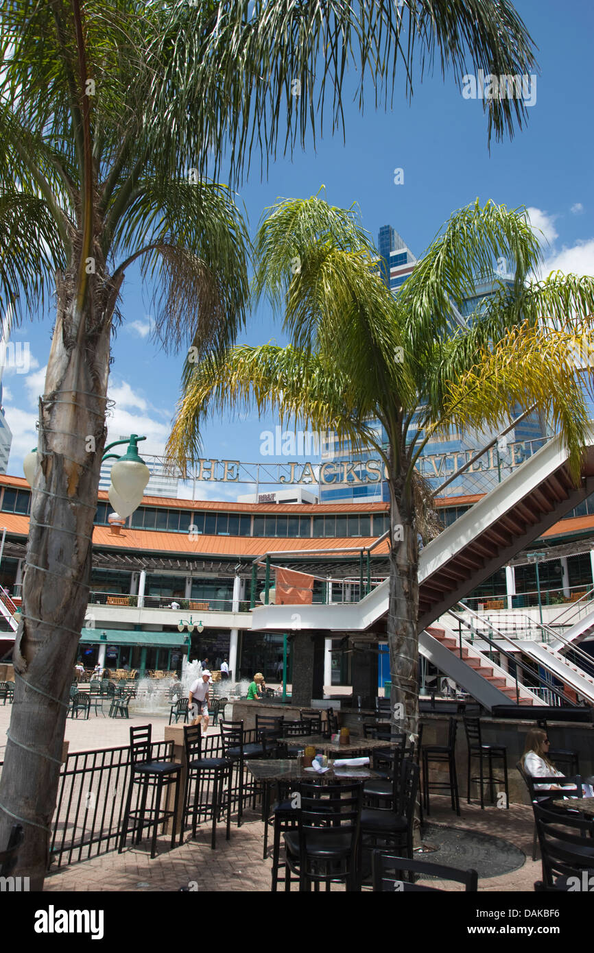 OUTDOOR-CAFE JACKSONVILLE LANDING NORDUFER WATERFRONT JACKSONVILLE FLORIDA USA Stockfoto