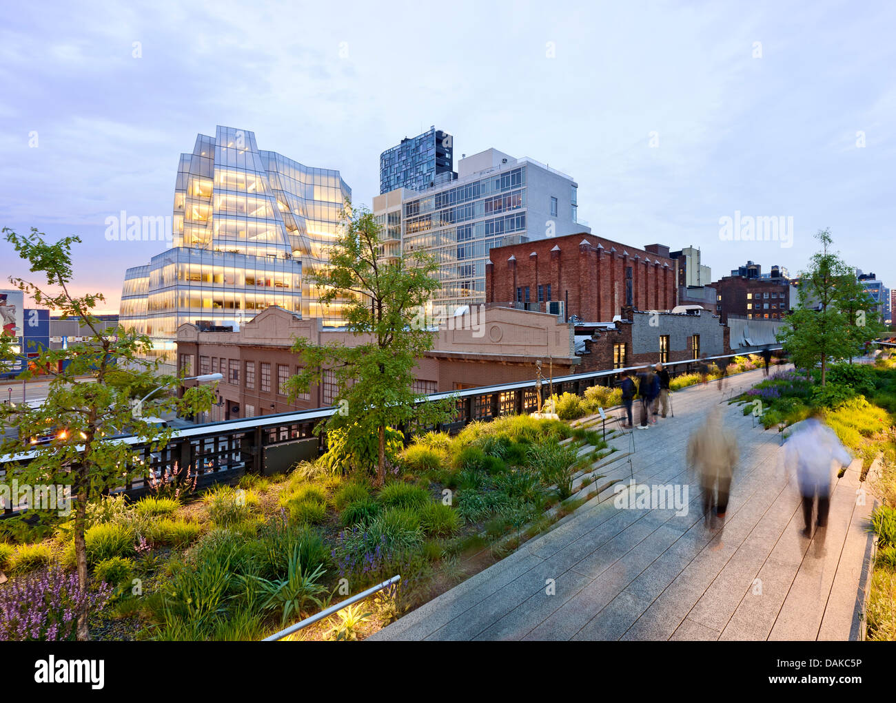 High Line New York City Manhattan High Line Park Frank Gehry Architektur Stockfoto