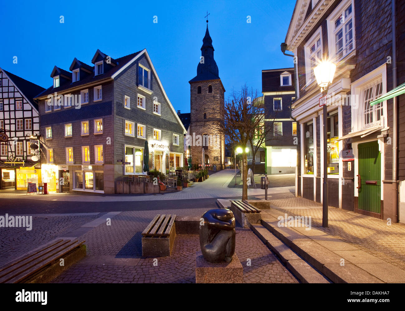 alte Stadt Hattingen mit Sankt Georg Kirche am Abend, Hattingen ...