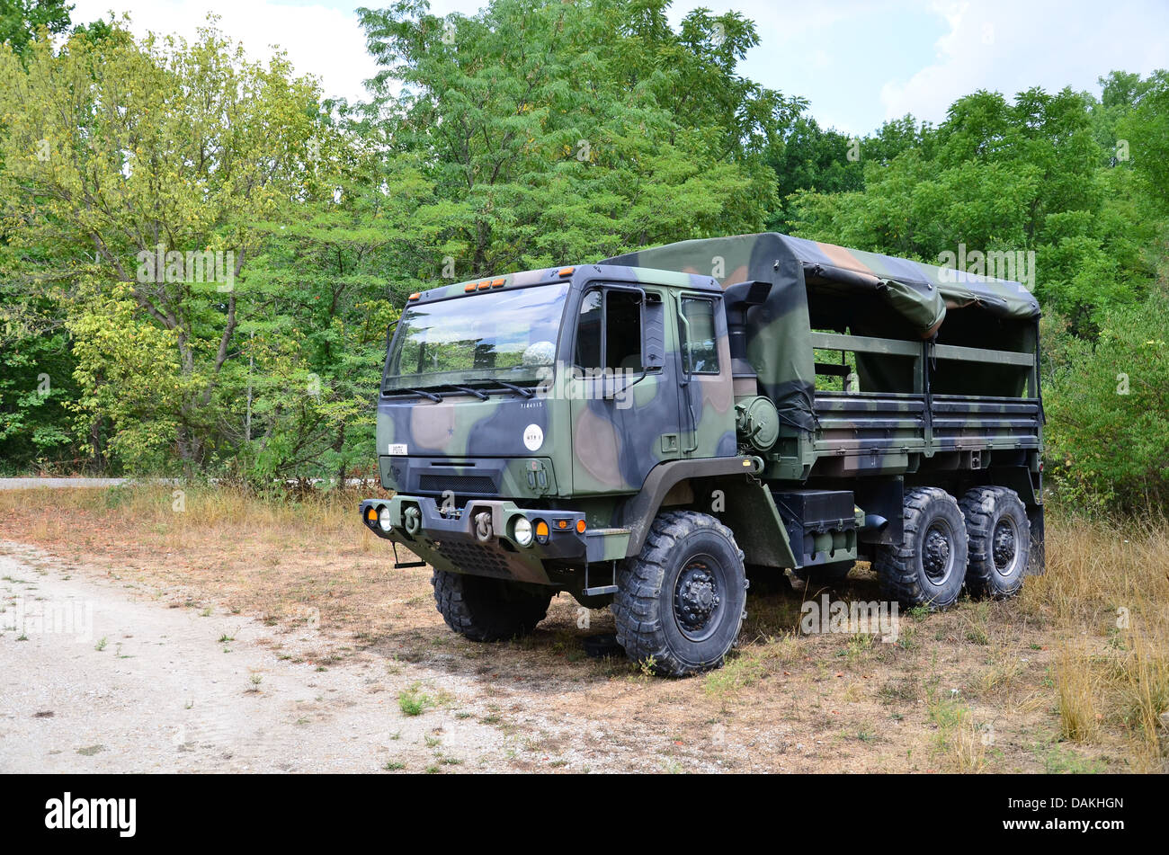 Militärische Mannschaftswagen, 2 1/2 Tonner in Tarnung. Stockfoto
