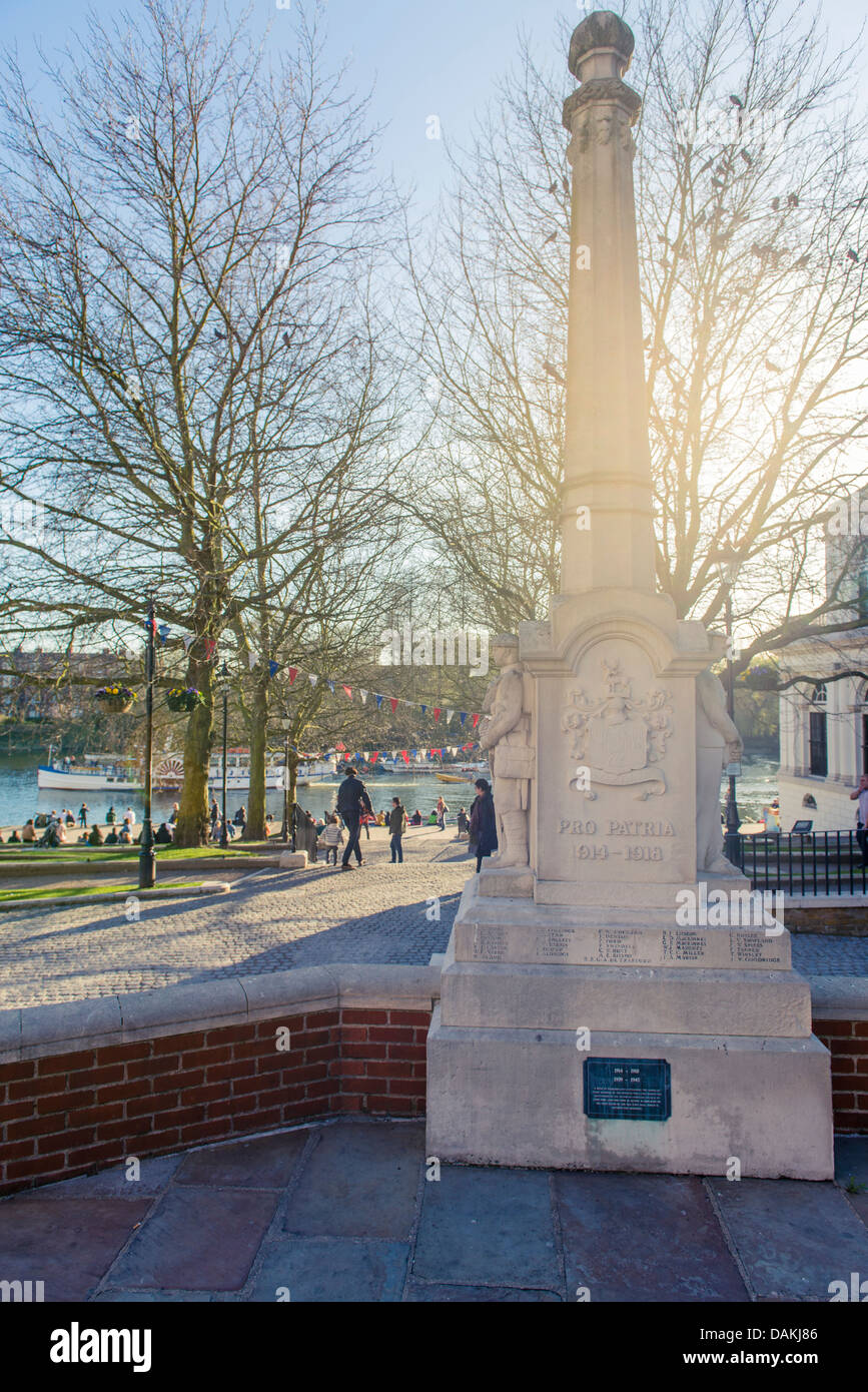 1. Weltkrieg-Denkmal am Ufer des Flusses Themse in Richmond Stockfoto