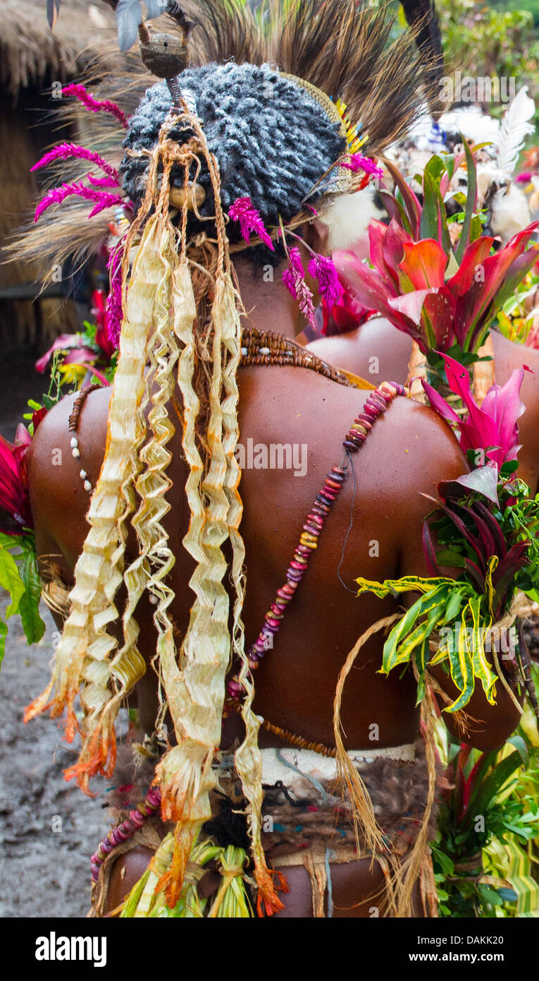 Detail der Tracht getragen vom Stamm Selehoto Alunumuno im Hochland von Papua-Neu-Guinea Stockfoto
