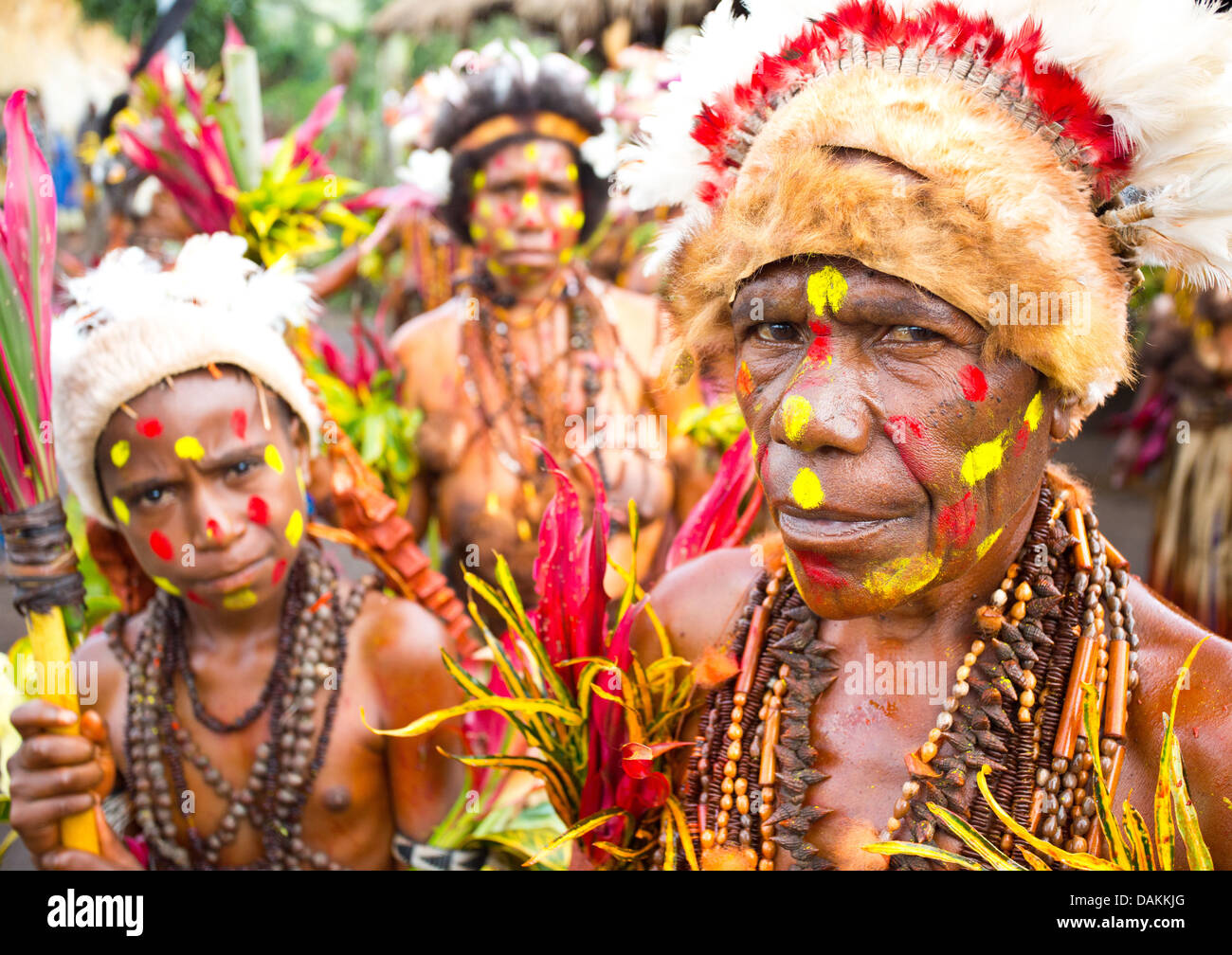 Frauen in den Stamm der Selehoto Alunumuno in traditionellen Stammes-Kleid, Hochland von Papua-Neu-Guinea Stockfoto