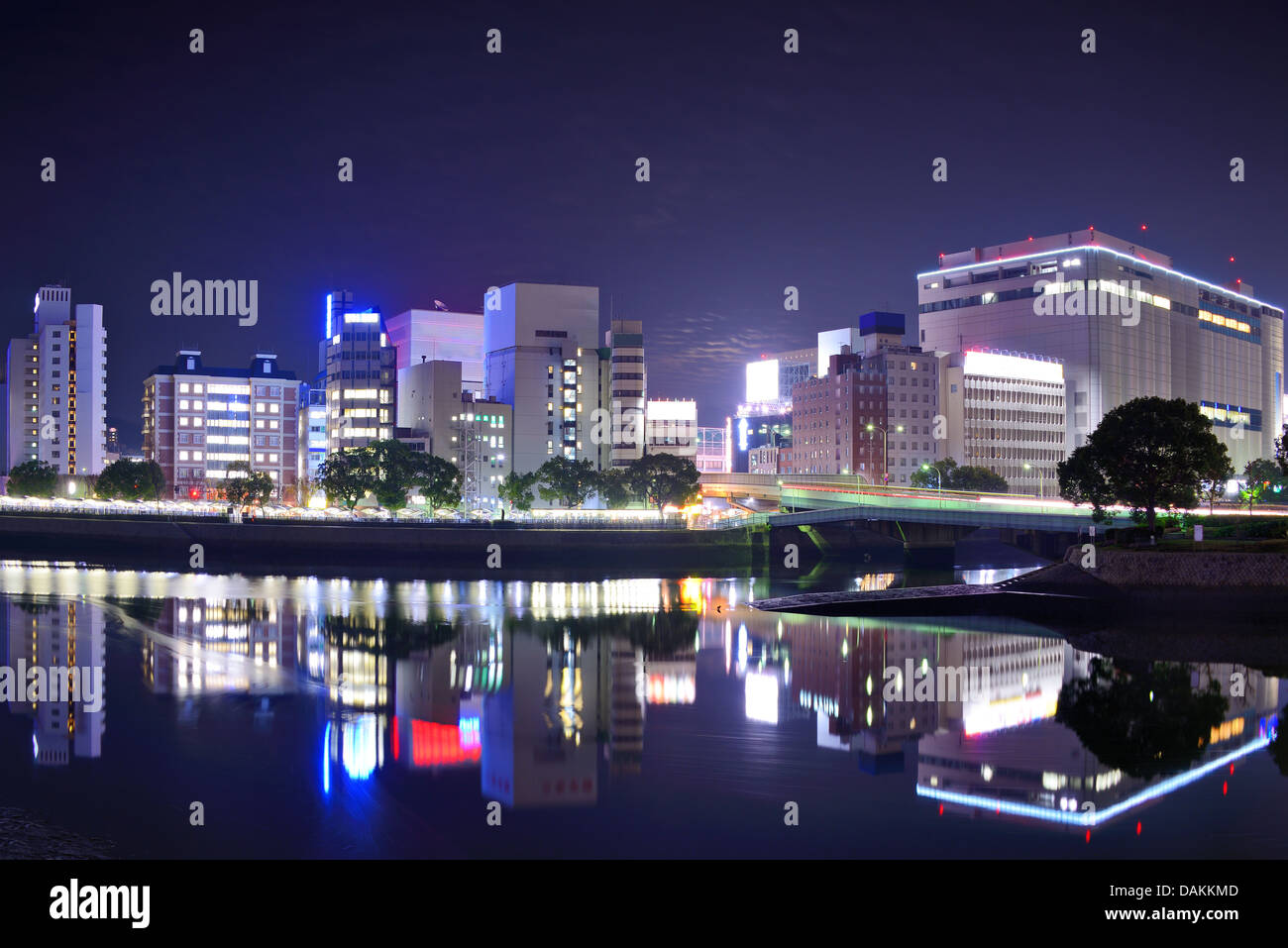 Hiroshima, Japan nächtliche Stadtbild am Fluss Otagawa. Stockfoto