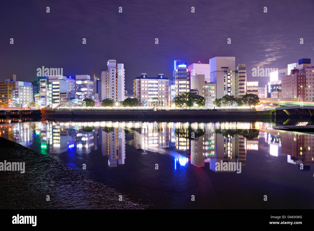 Hiroshima, Japan nächtliche Stadtbild am Fluss Otagawa. Stockfoto