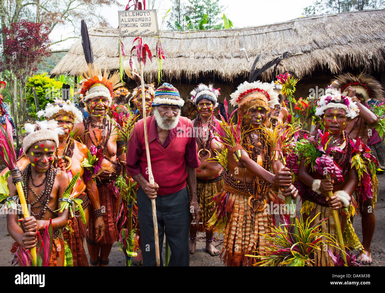 Selehoto Alunumuno Stamm in traditionellen Stammes-Kleid, Hochland von Papua-Neu-Guinea Stockfoto
