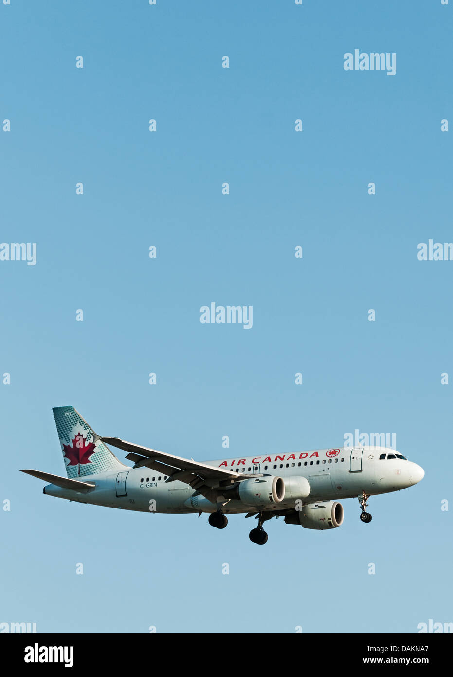 Air Canada Airbus A319-114 Flugzeug während des Fluges und im Endanflug zur Landung in Vancouver International Airport. Stockfoto